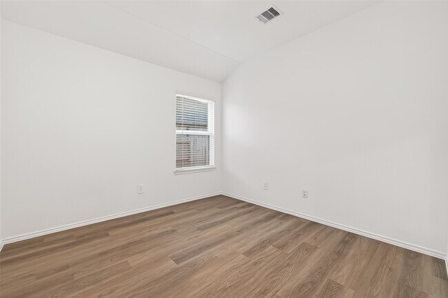 Building Photo - 27410 Oceanus Springs Dr
