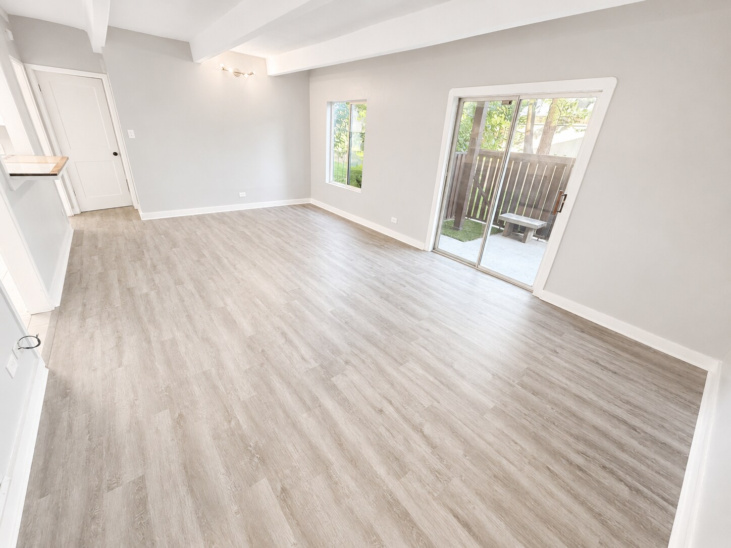 liging/dining - 9725 E Harvard Ave