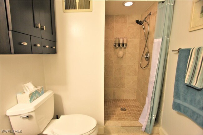 Building Photo - 1600 Misty Pines Cir