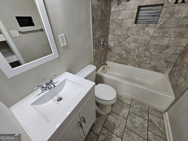 Building Photo - 2654 Plantation Dr