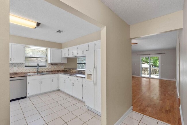 Building Photo - Ideal Niceville Location!