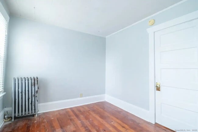 Building Photo - 62 Montauk Ave