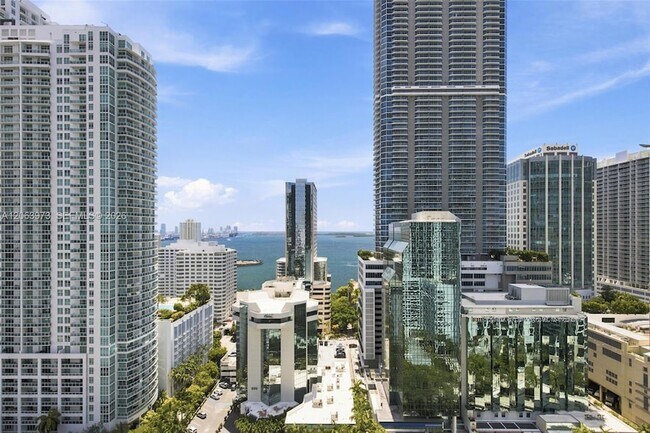 Building Photo - 1010 Brickell Ave