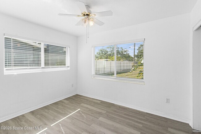 Building Photo - 407 Bunker St