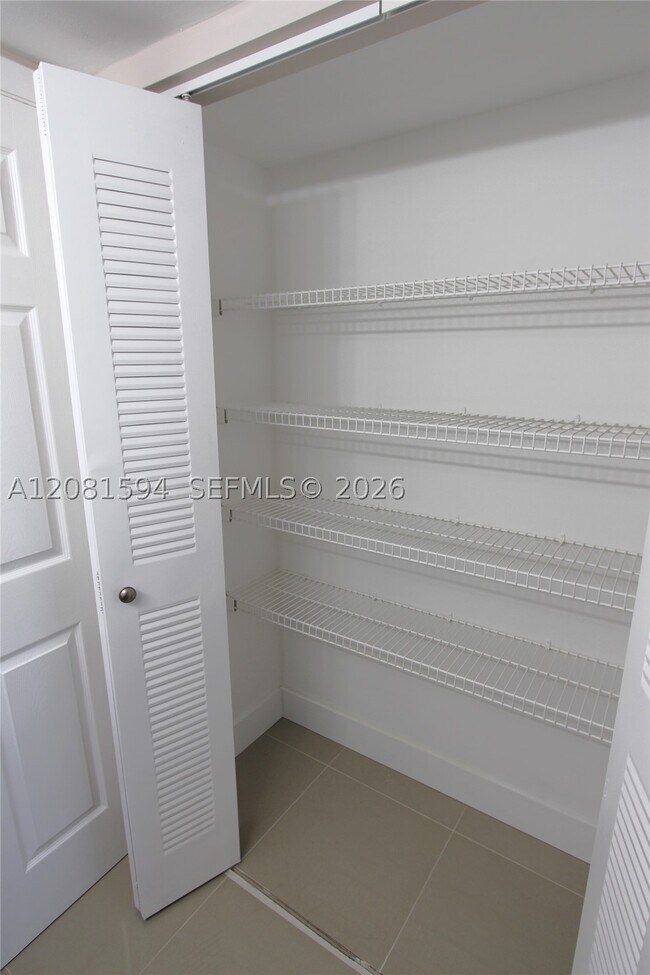 Building Photo - 2880 N Oakland Forest Dr