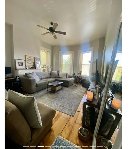 Building Photo - 4 Centre Ln