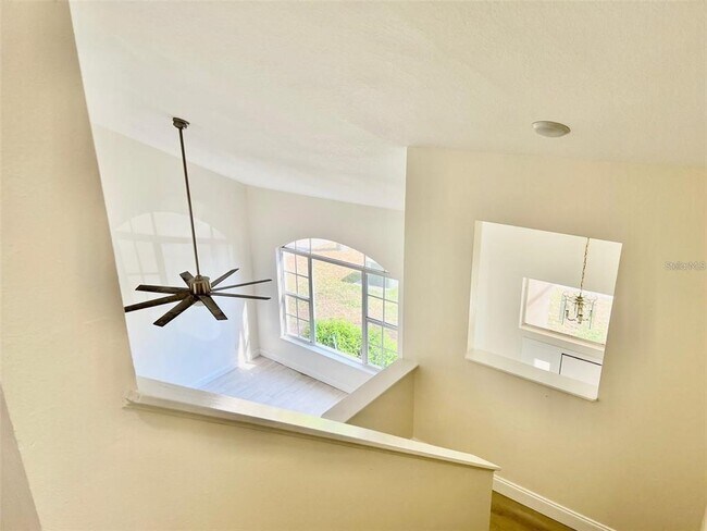 Building Photo - 844 W Charing Cross Cir
