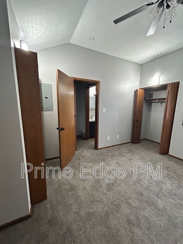 Building Photo - 1701 Ridgehaven Ct