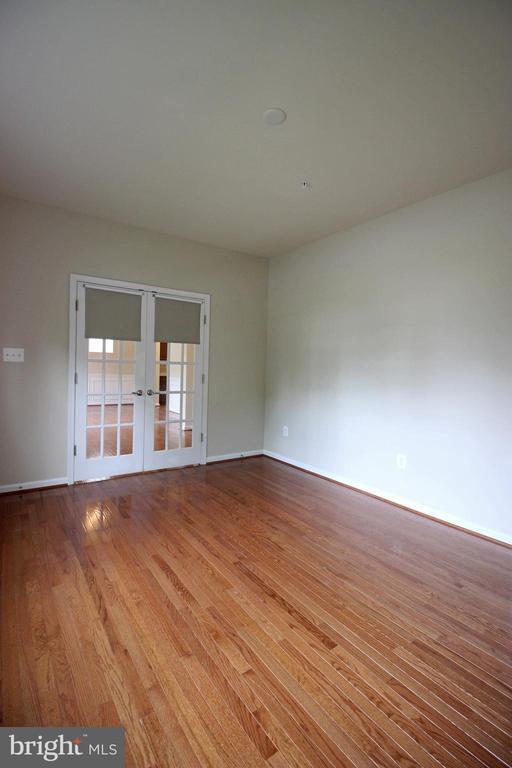 Building Photo - 11518 Amherst Ave