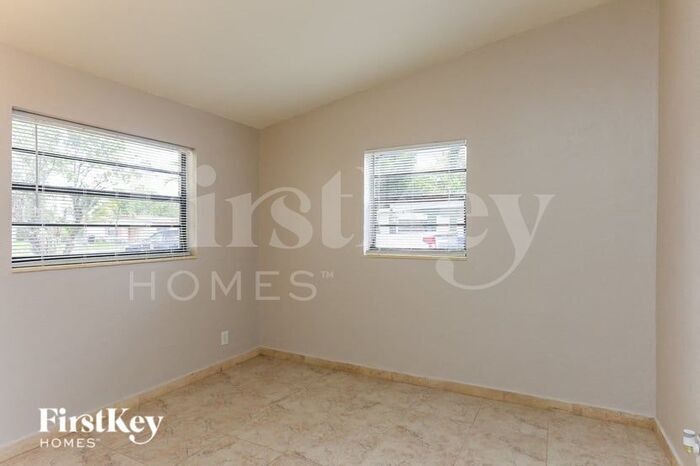 Building Photo - 1501 NW 16th Ln