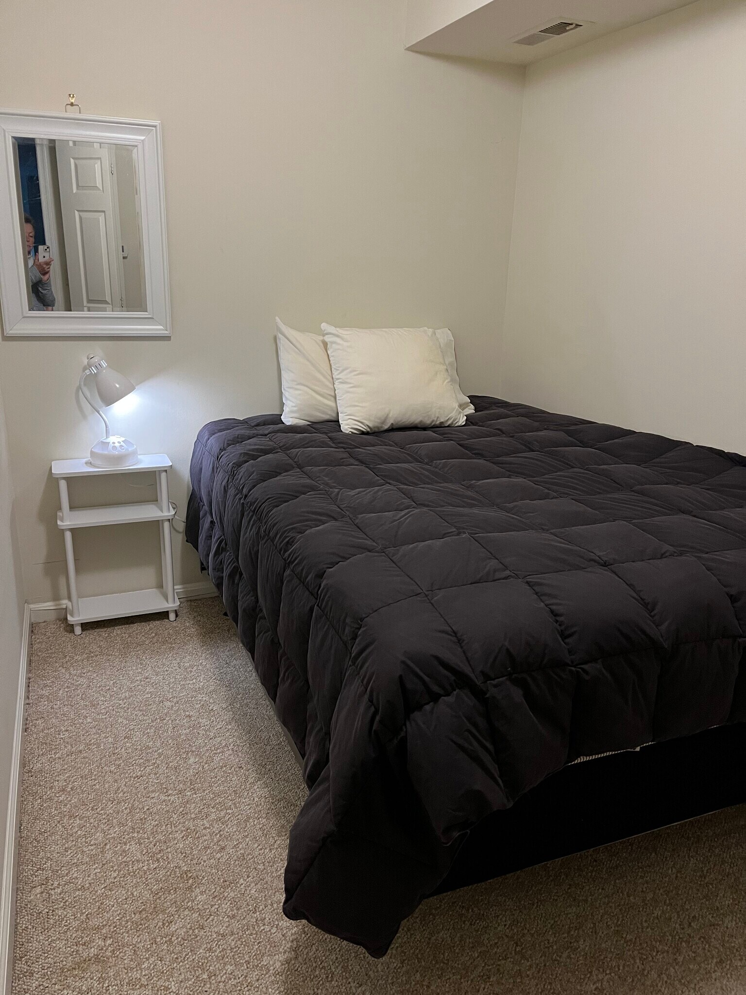 Building Photo - 504 E St NE