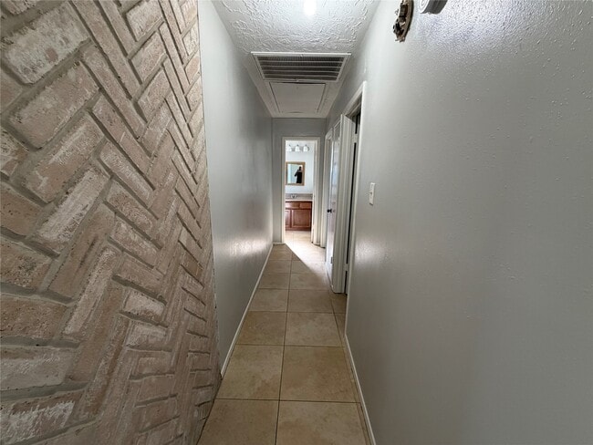 Building Photo - 2815 Fir Crest Ct