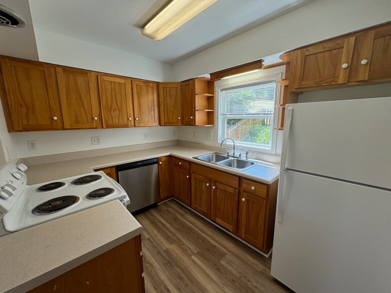 Building Photo - 74 Deaver St