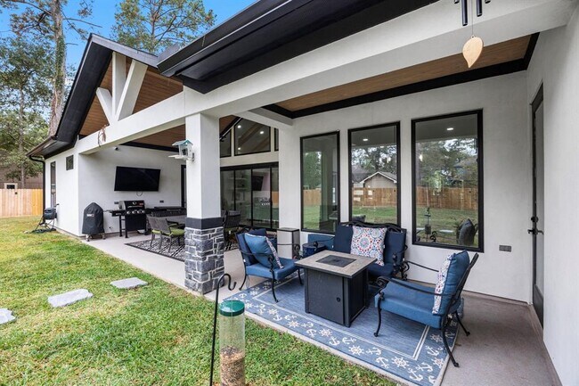 Building Photo - 32810 Oak Creek Dr