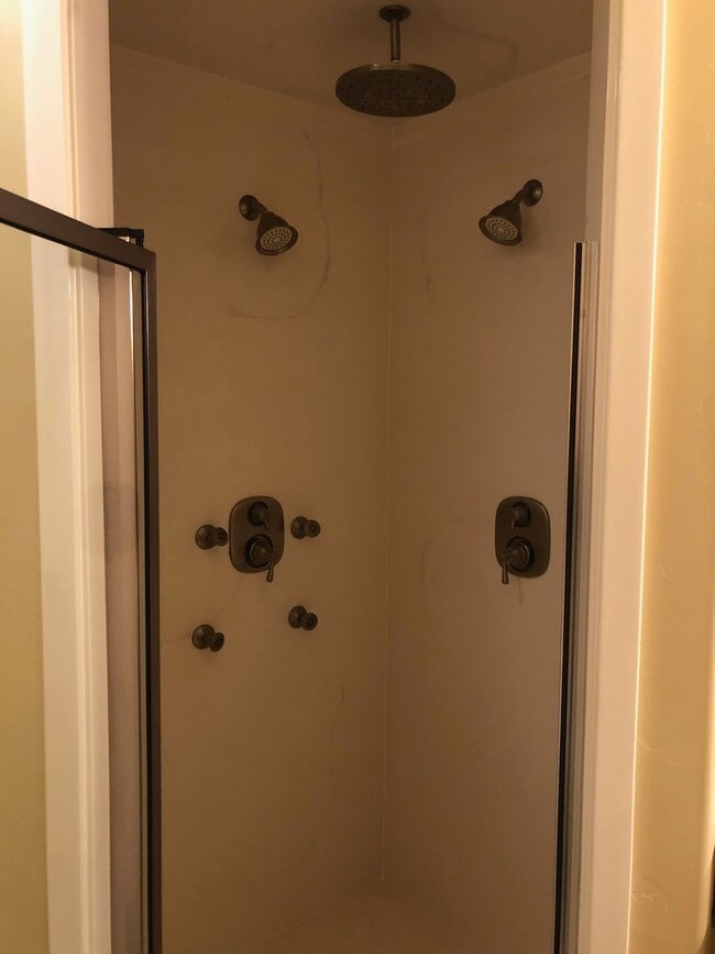 Building Photo - MUST SEE! Beautiful 4 Bedroom/3 Bathroom Home--Near BYU and Peaks Ice Arena