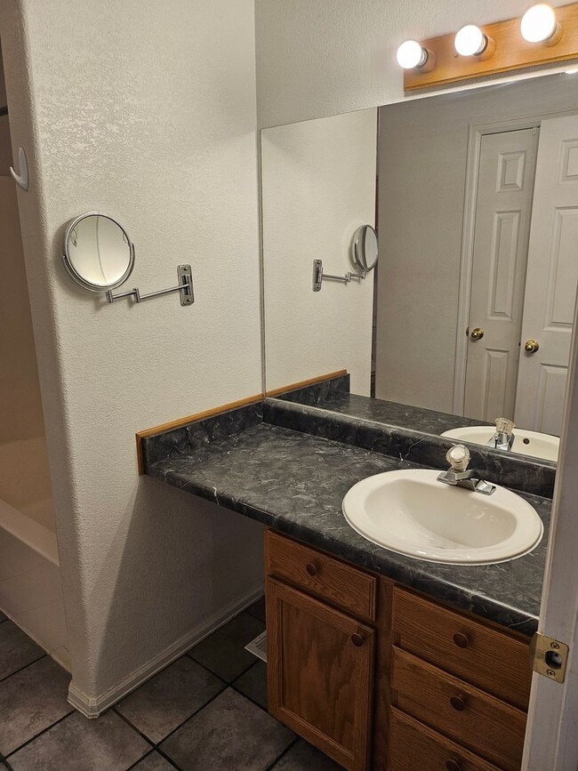 Building Photo - ALL PROSPECTIVE TENANTS MUST SUBMIT A $58 NON-REFUNDABLE APPLICATION FEE PER APPLICANT ONLINE AND...