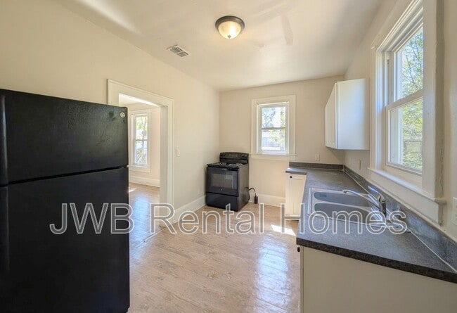 Building Photo - 6618 Avalon St