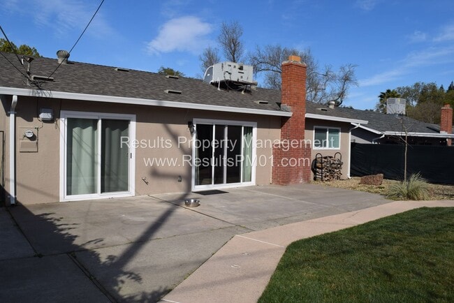 Building Photo - Lovely Upgraded Carmichael Home