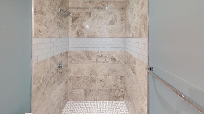Building Photo - $1695 per Bedroom | 7BR/5BA in Fort Sander...