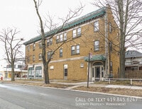 Building Photo - ? Your Pot of Gold = A Cozy New Rental! Su...