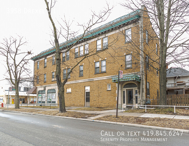 Primary Photo - ?? "Hop On Over—These Apartments Won’t Las...