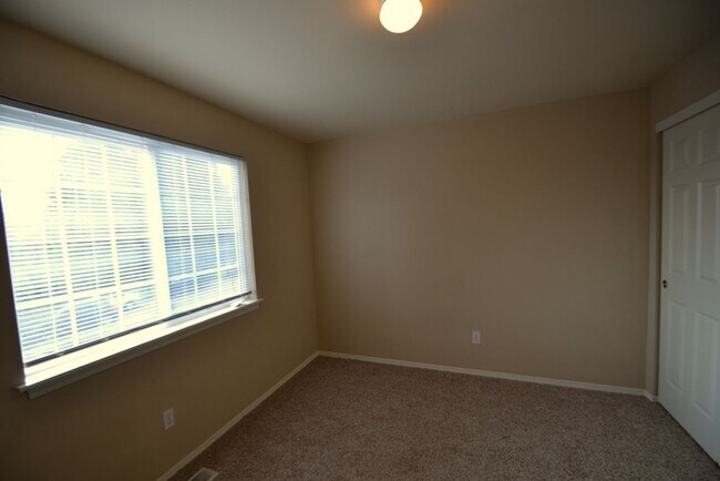 Building Photo - 16897 Lookout Mountain Rd SE