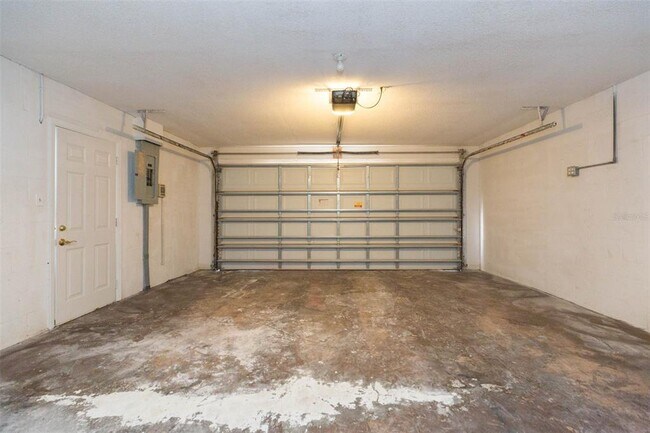 Building Photo - 8253 Redfield Dr