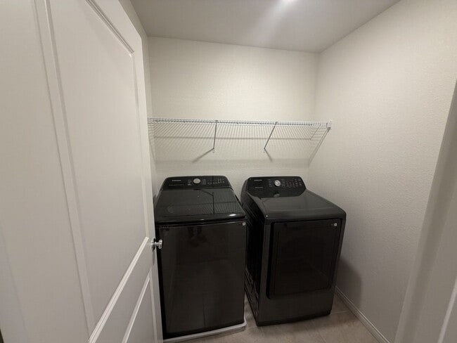 Building Photo - Stunning 4-Bedroom Home with Loft & Den – Spacious and Move-In Ready!