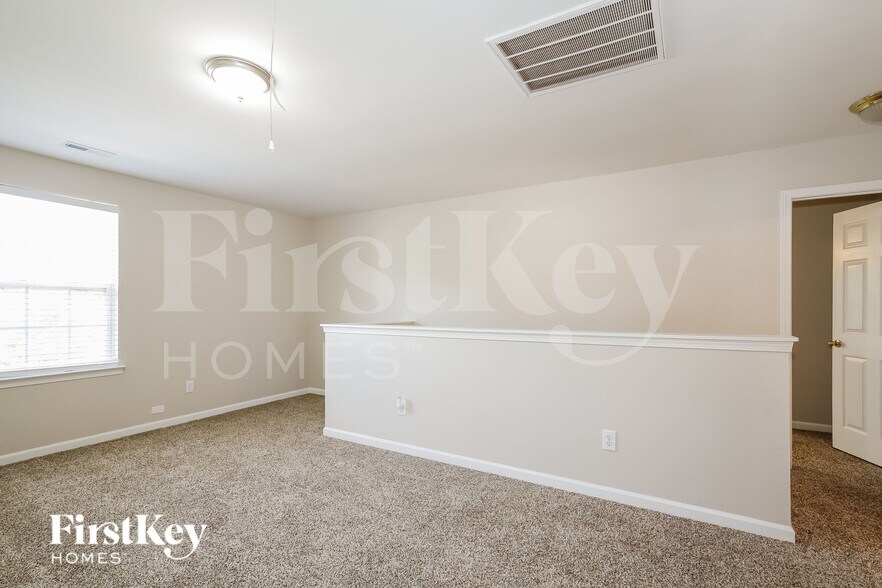 Building Photo - 2020 Pheasant Glen Rd