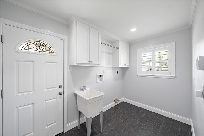 Building Photo - 4435 Osby Dr