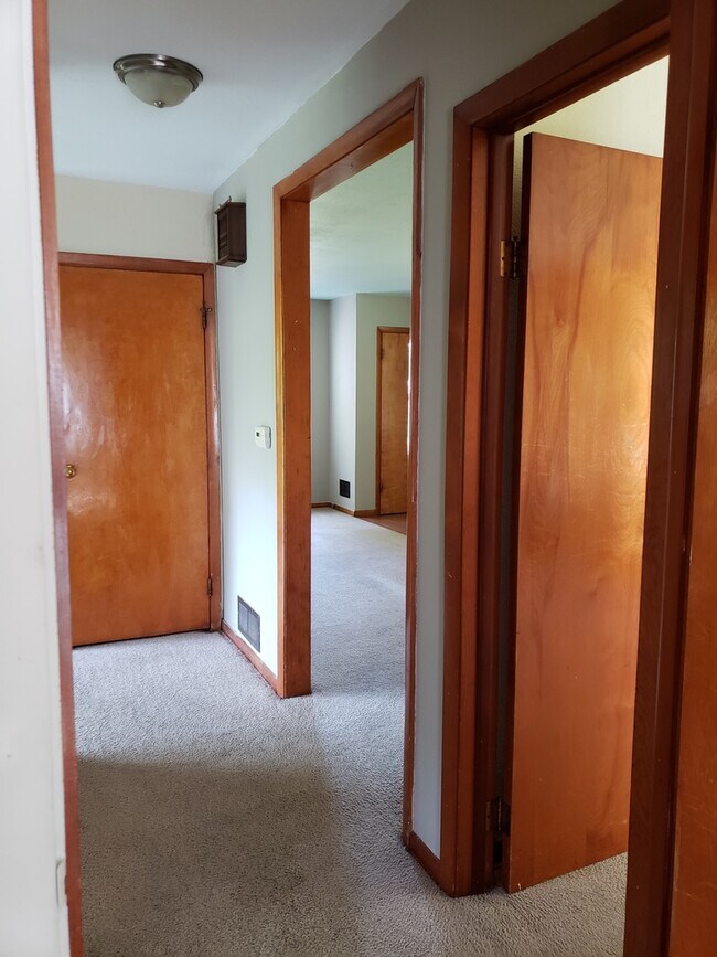 Building Photo - 1607 Cornell Dr
