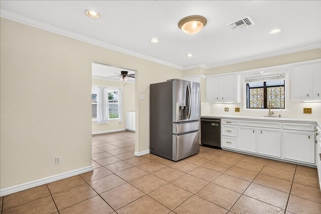 Building Photo - 609 Peerman Pl