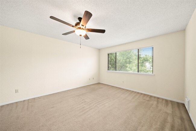 Building Photo - 2206 Greencove Ln