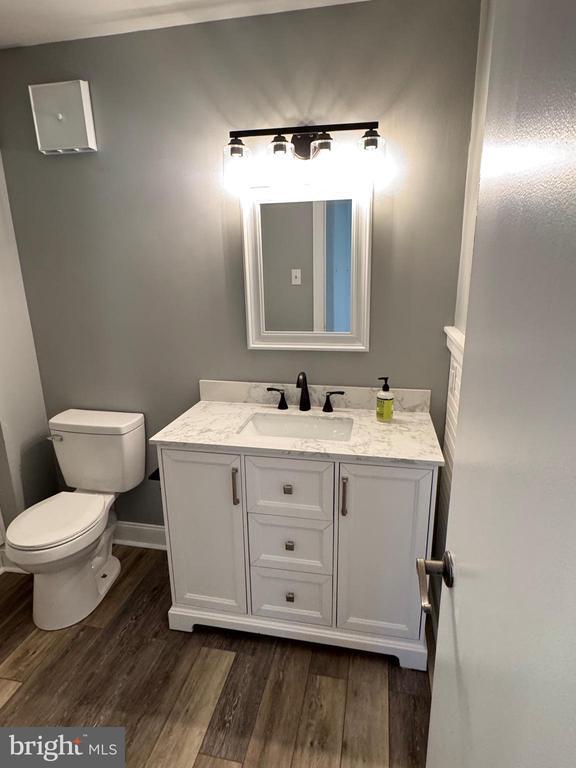 Building Photo - 1303 Hickory Cir