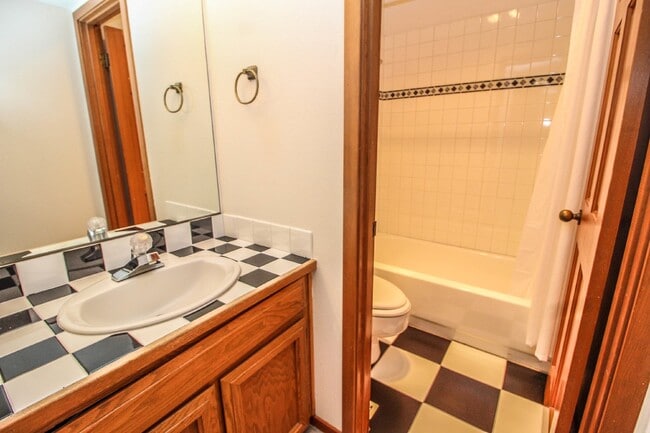 Building Photo - Spacious 4-Bedroom Home with Stunning Lake...