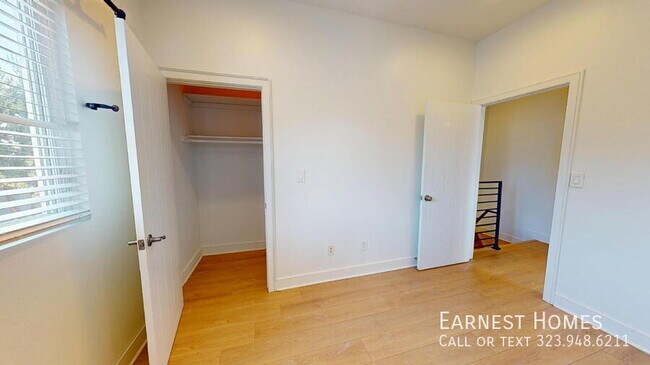 Building Photo - 147 1/2 Roselake Avenue-