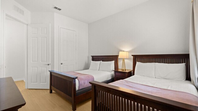 Building Photo - 5024 Shoreway Loop