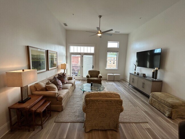 Building Photo - Beautifully Furnished 1/1 Apartment in Downtown Broad St.- $2,350