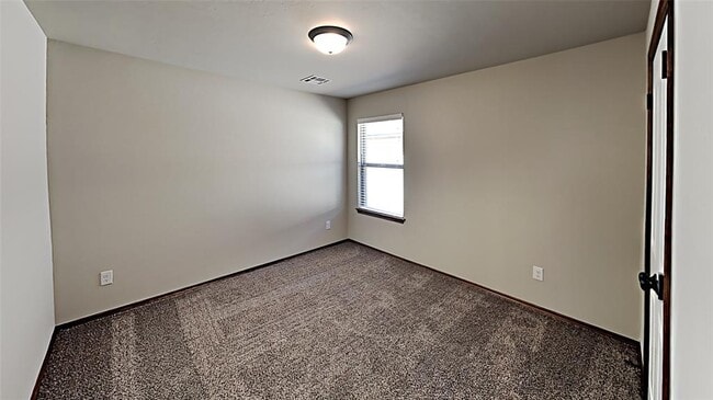 Building Photo - 14301 Peach Tree Dr