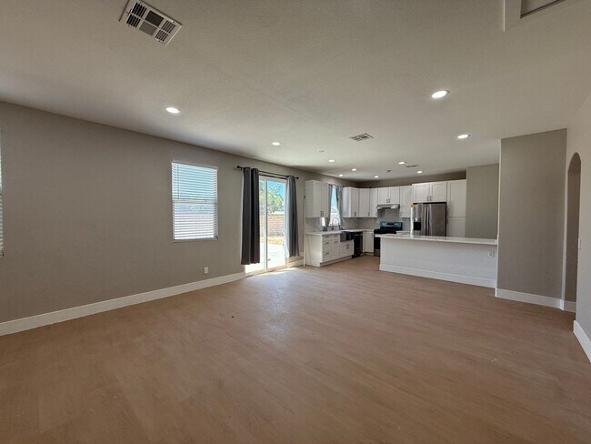Building Photo - Lancaster Remodeled 3 bedroom - Available Now!