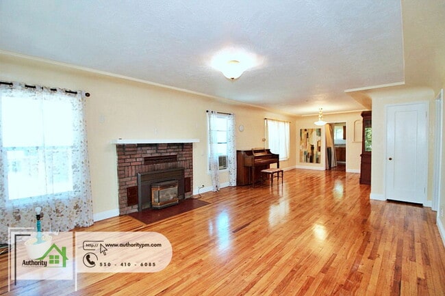 Building Photo - 2391 Placer St