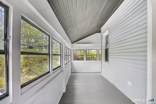 Building Photo - 95 Parrott Ave