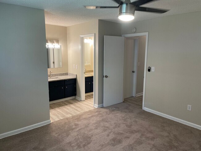 Building Photo - 2 bed / 1 bath ~ Just off of HWY 61