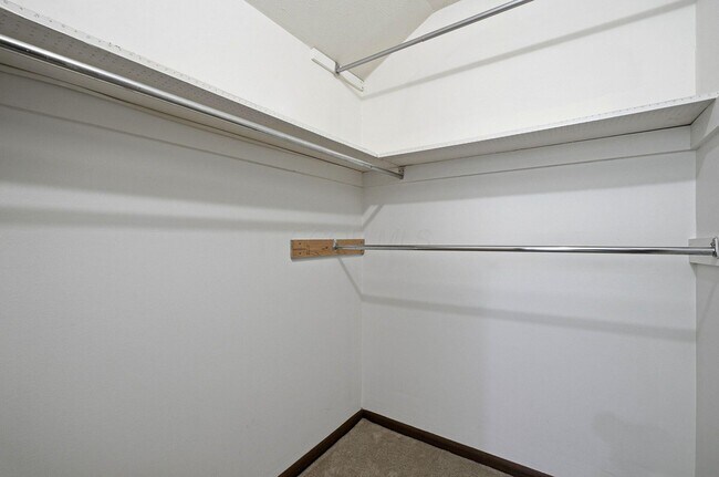 Building Photo - 4554 Sandringham Dr