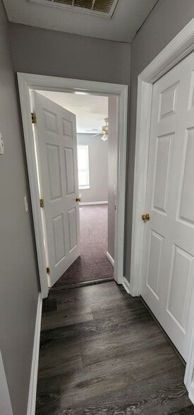 Building Photo - 821 Plantation Dr