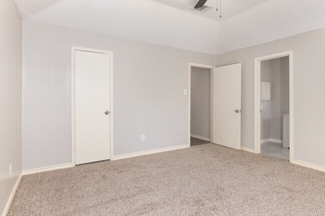 Building Photo - 15535 Evergreen Pl Dr