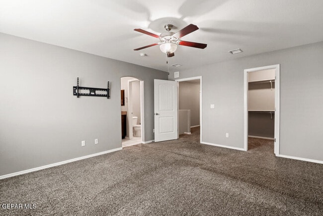 Building Photo - 497 Denim St