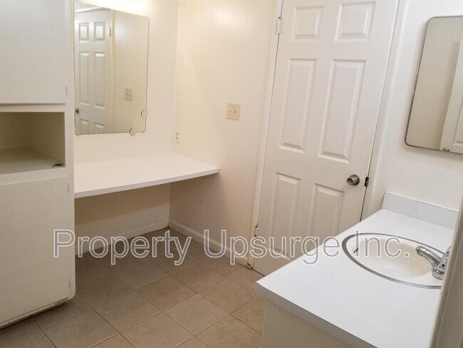 Building Photo - 175 Oroview Dr