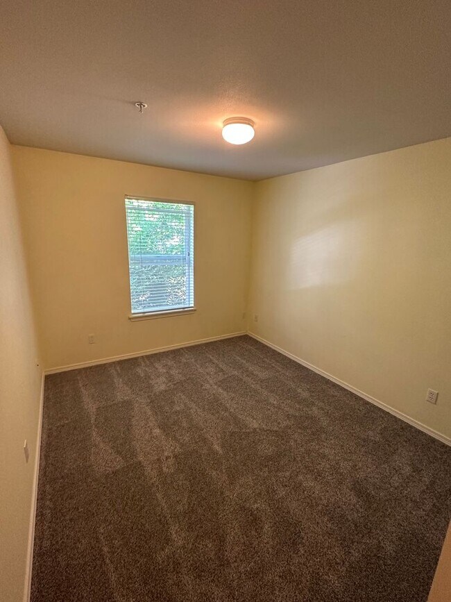 Building Photo - 2175 Hammond Ave