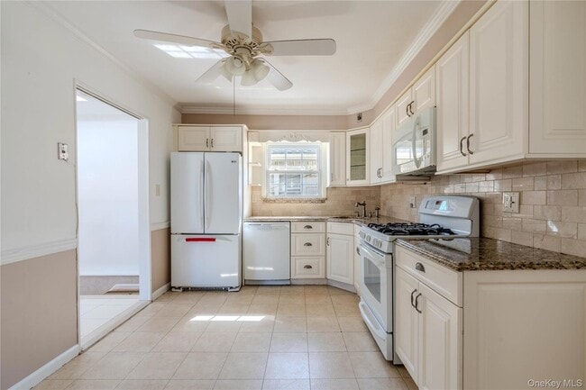 Building Photo - 15-62 Murray Street Unit 2nd Floor